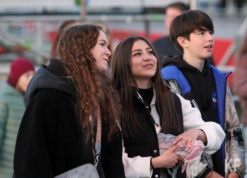 «Большая часть молодежи время проводит в телефоне — с этим нужно смириться»