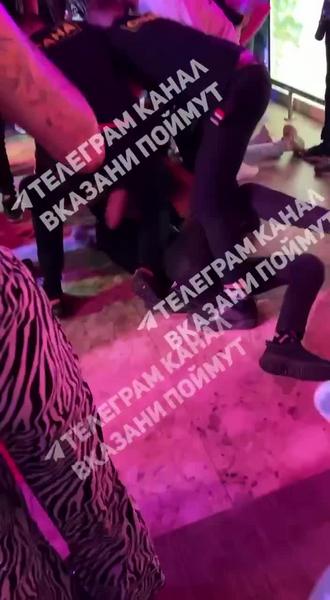 Кровавые разборки посетителей ТРЦ «Корстон» в Казани попали на видео