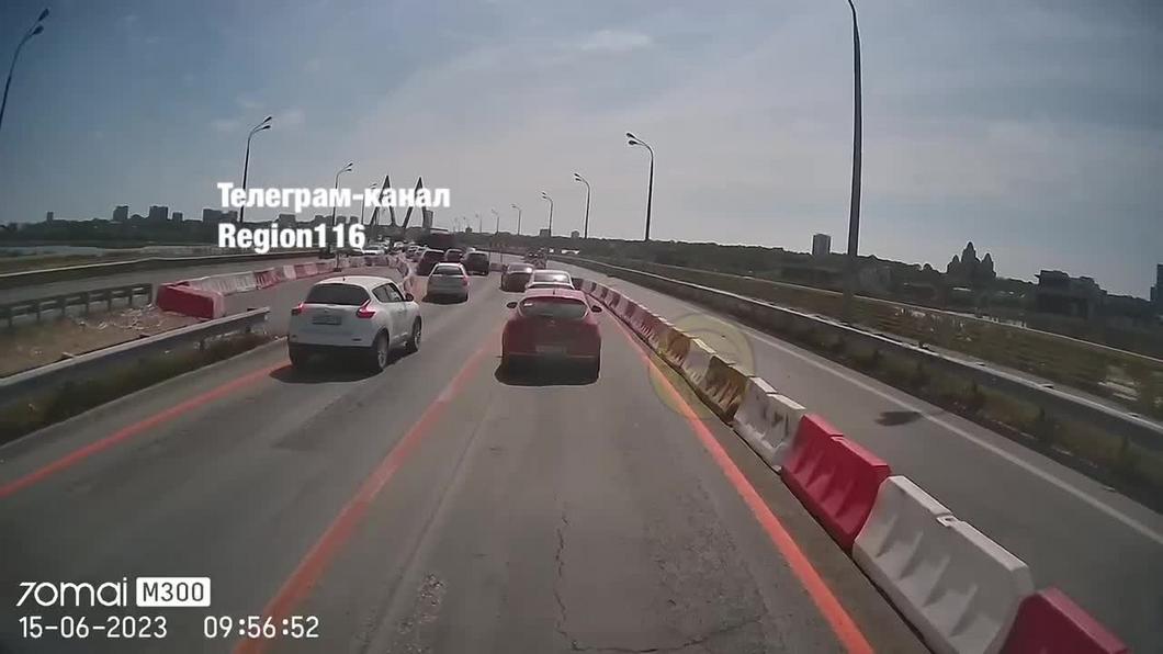 Из-за ДТП встал мост «Миллениум» в Казани