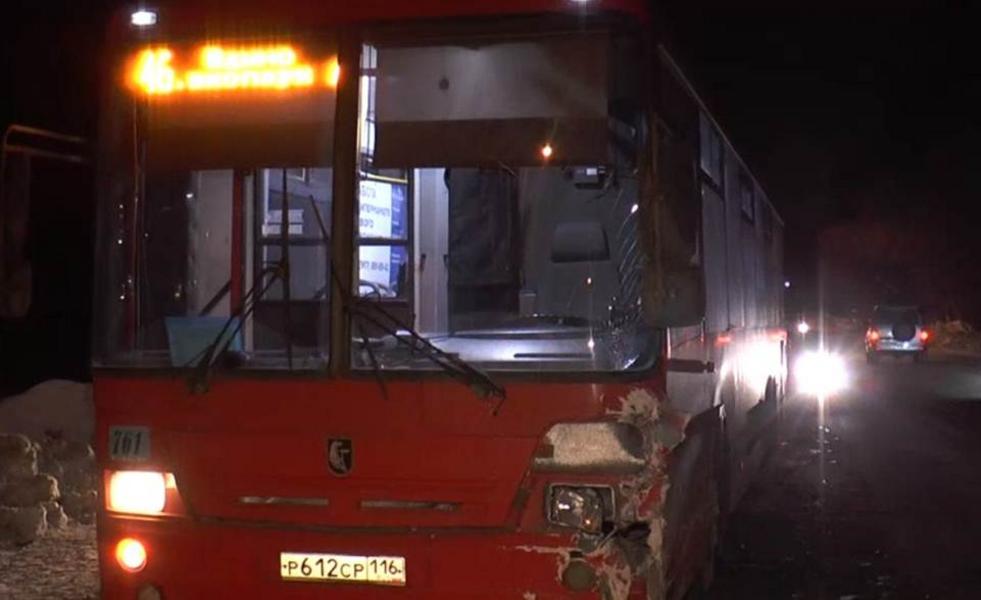 В Казани в ДТП с автобусом пострадали два человека
