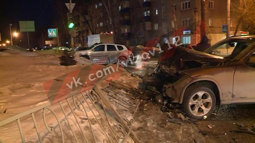 Казанский водитель спровоцировал жесткую аварию с 4 машинами