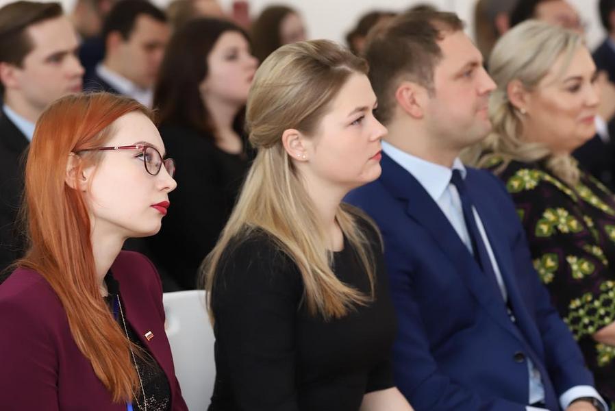 Непонятно что и для чего: зачем России молодежные правительства