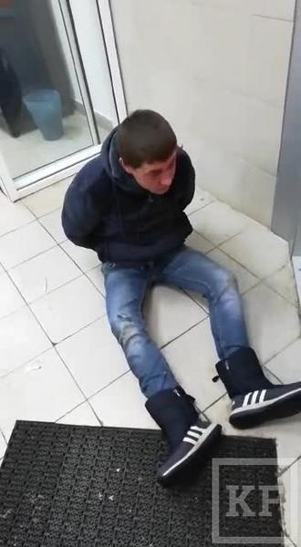 Видео: в магазине Челнов поймали вооруженного дебошира