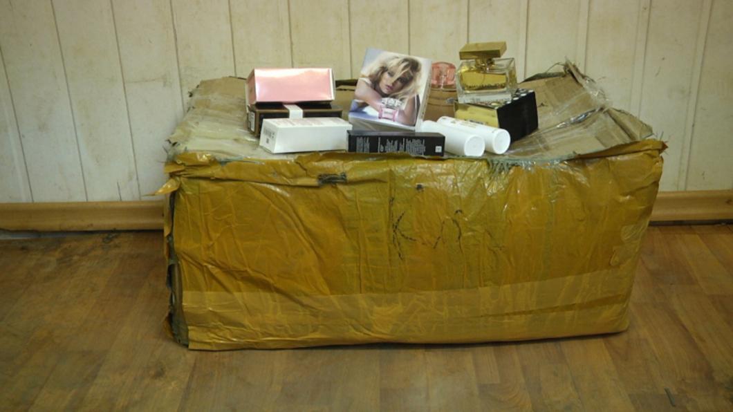 В Казани в парфюмерном магазине изъяли поддельные духи на 600 тысяч рублей