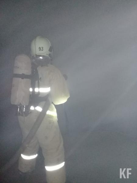 На промзоне в Нижнекамске сгорел строительный вагончик