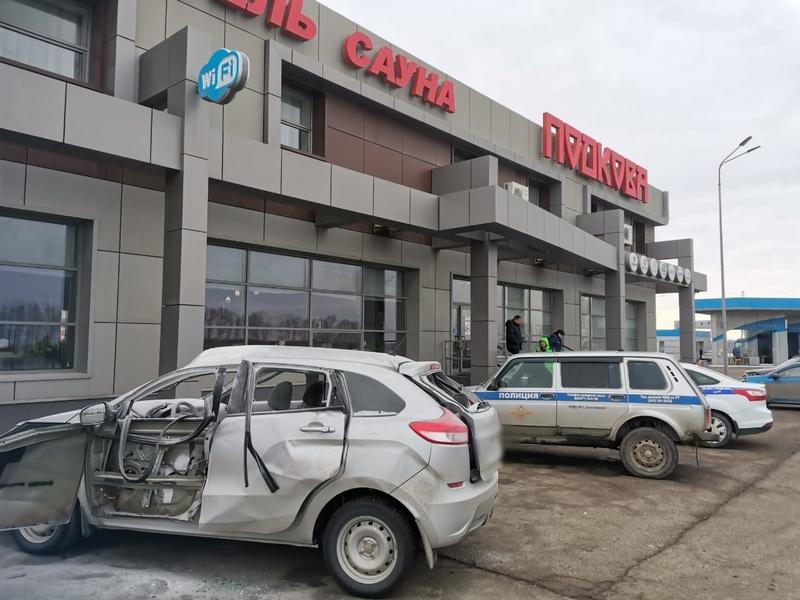 В Казани из-за взрыва газа в автомобиле двое людей получили ожоги В Казани из-за взрыва газа в автомобиле двое людей получили ожоги