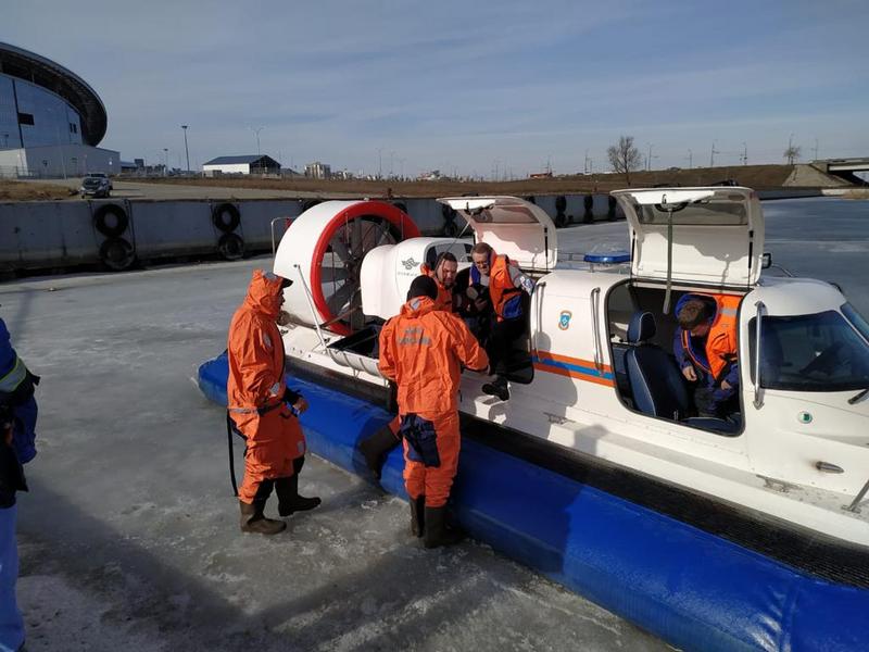 Казанские спасатели и инспекторы ГИМС трижды за сутки выезжали на спасение на льду Казанские спасатели и инспекторы ГИМС трижды за сутки выезжали на спасение на льду