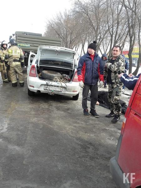 Видео: в Челнах иномарка превратилась в груду металла при столкновении с КАМАЗом Видео: в Челнах иномарка превратилась в груду металла при столкновении с КАМАЗом