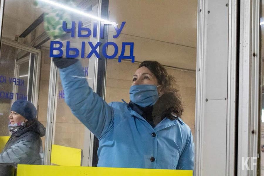 Коронавирус в Казани: стерильное метро и кондукторы в масках