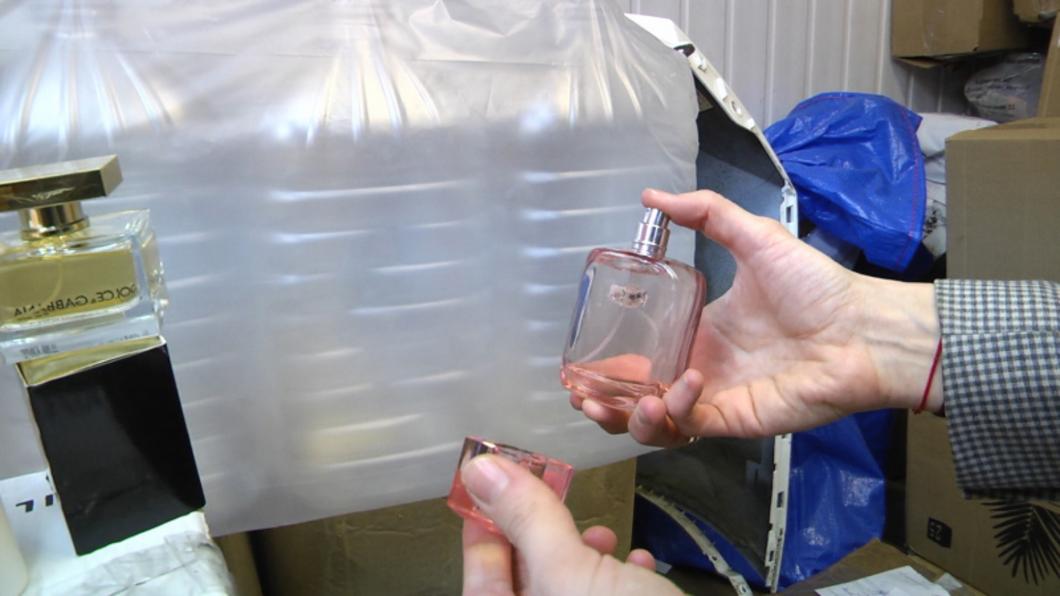 В Казани в парфюмерном магазине изъяли поддельные духи на 600 тысяч рублей