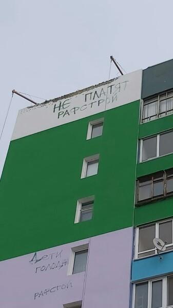 Из-за невыплаты зарплаты альпинисты из Челнов устроили погром на кровле дома