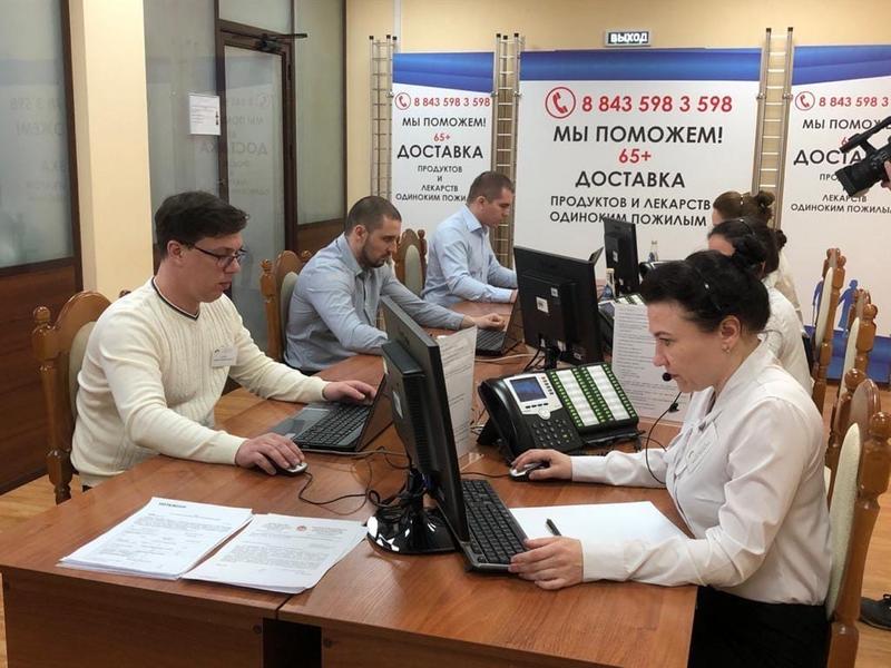 Рустам Минниханов проверил работу колл-центра «Мы поможем»
