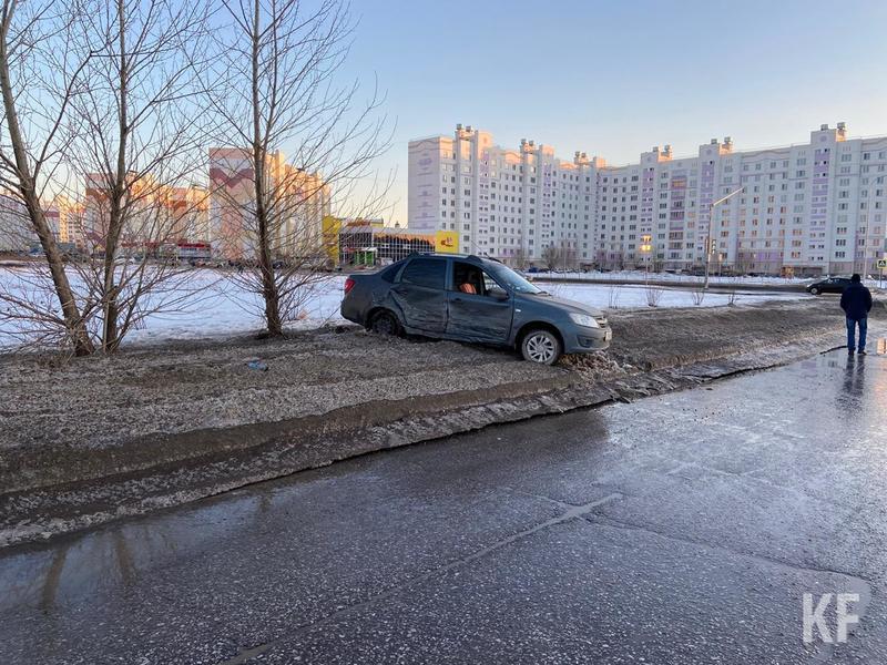 Пытавшийся проскочить на красный свет водитель в Нижнекамске влетел в «ВАЗ» Пытавшийся проскочить на красный свет водитель в Нижнекамске влетел в «ВАЗ»