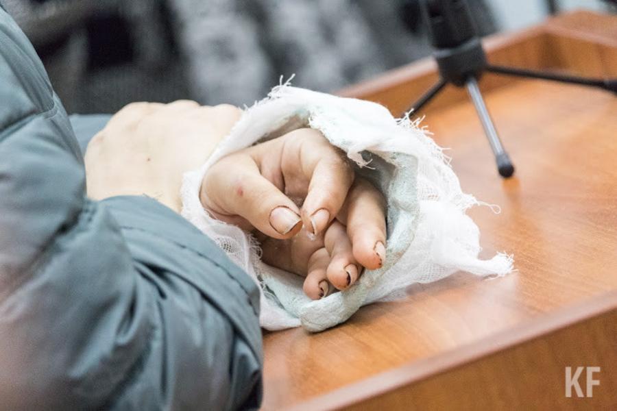 Жительница Казани, обвиненная в расправе над детьми, вину не признала и попросила отпустить на кладбище к сыну