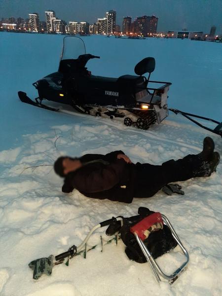 В Казани спасли горе-рыбака, уснувшего на льду реки