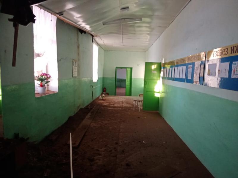 В здании сельской татарстанской школы обрушилась кровля В здании сельской татарстанской школы обрушилась кровля