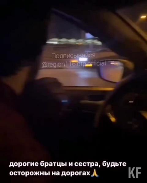 В Казани ​водитель врезался на иномарке в столб и сбежал, оставив травмированную пассажирку​