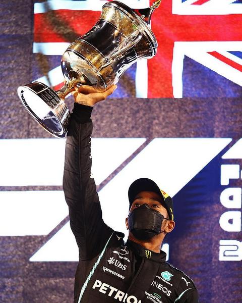 Новый сезон Формулы-1: семикратный снова у руля, а русский слетел с трассы 