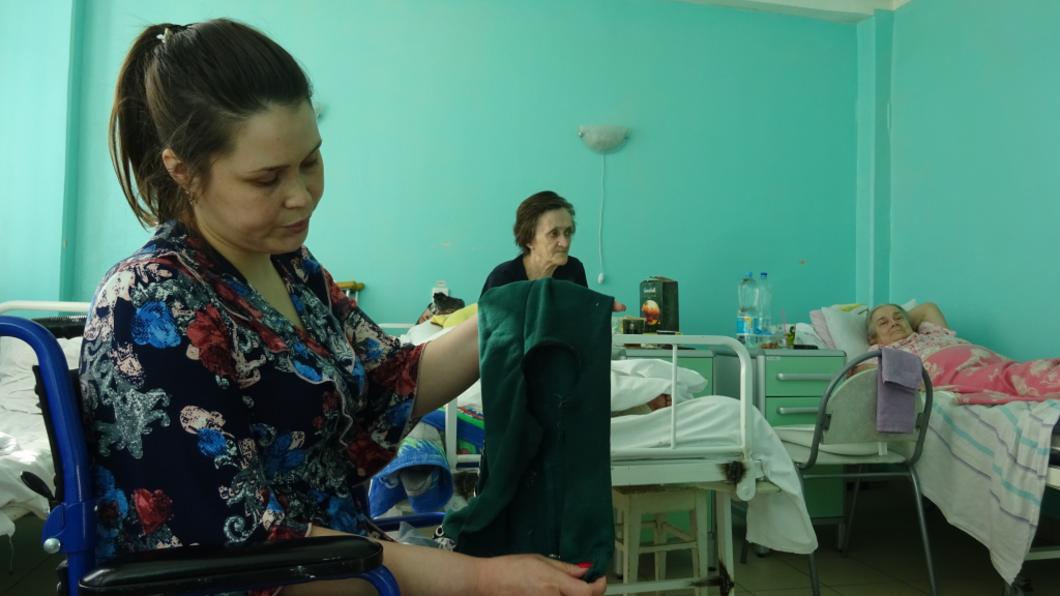 Бродячая собака так сильно истязала россиянку, что вида испугались даже медики