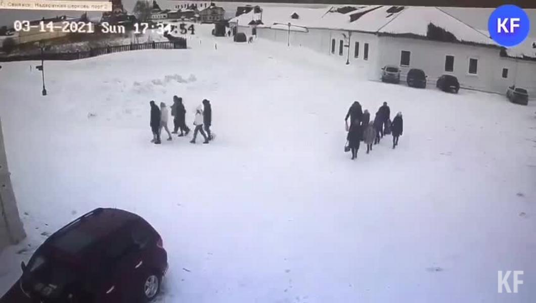 В Свияжске в масленицу снегоход на скорости сбил девочку