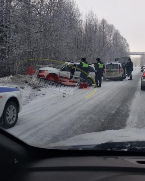 Женщина за рулем «Гранты» в Нижнекамске устроила аварию с перевертышем