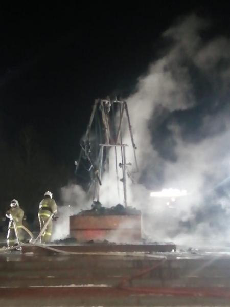 На бульваре Победы в Заинске дотла сгорел памятник Воину-освободителю