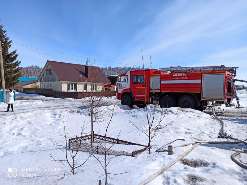 При пожаре в заброшенном доме в Лениногорске обнаружено тело женщины
