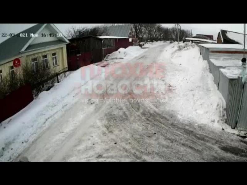 В Татарстане пьяный водитель до полусмерти избил прохожую за отказ дать сигарету