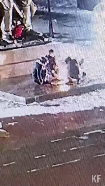 Малолетние поджигатели памятника в Заинске попали на видео
