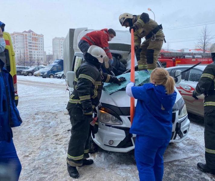 Одиннадцатилетний школьник выжил после падения с 25 этажа на «Газель»