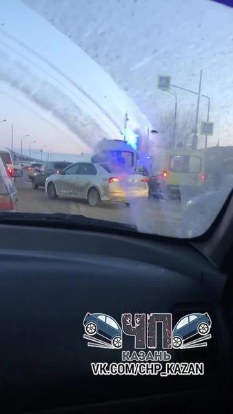 Подробности лобового столкновения «Яндекс.Такси» с иномаркой в Казани: в такси ехала семья