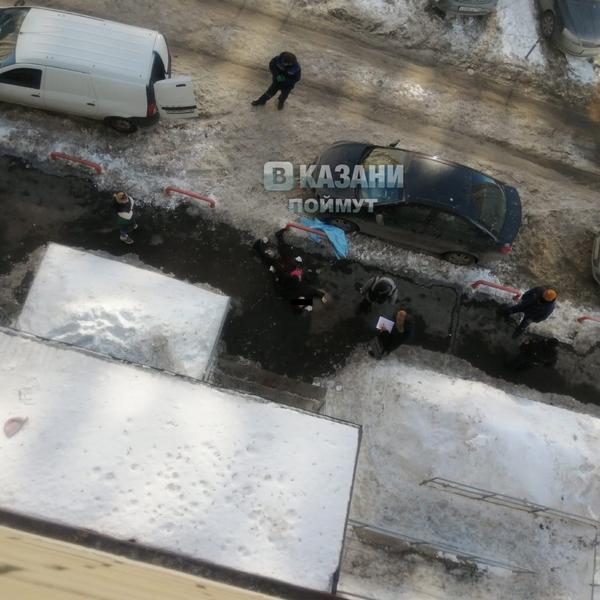 В казанском Азино на асфальте прохожие обнаружили мёртвого человека