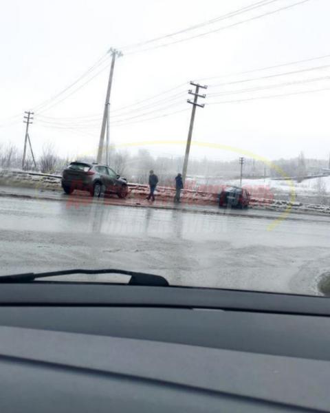 Женщина за рулем «Гранты» в Нижнекамске устроила аварию с перевертышем