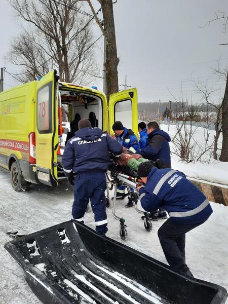 Спасатели госпитализировали татарстанца, у которого случился инсульт на льду