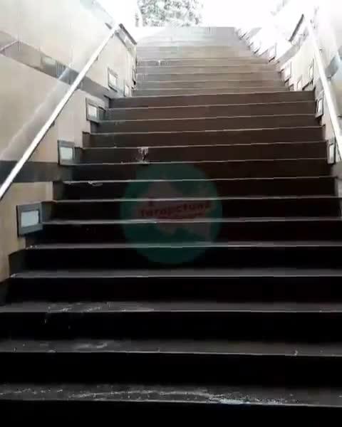 Стыдобища: казанцы сняли водопад в подземном переходе в центре города