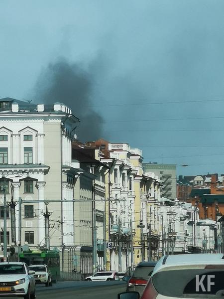 В Казани горит фасад здания ГУМ