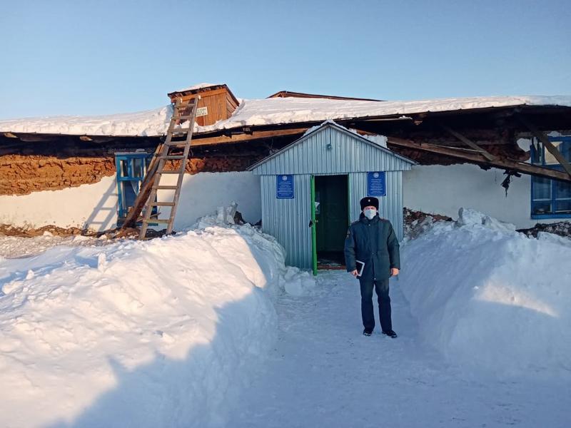 В здании сельской татарстанской школы обрушилась кровля В здании сельской татарстанской школы обрушилась кровля