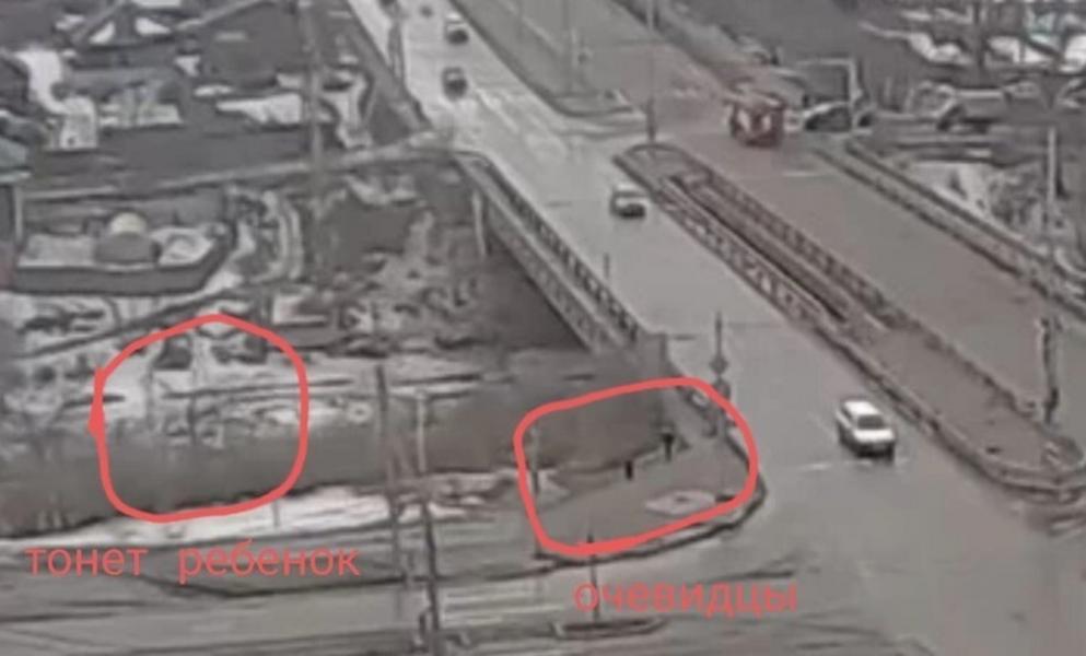 Подросток спас девочку, которой не помог ни один из стоящих поблизости взрослых Подросток спас девочку, которой не помог ни один из стоящих поблизости взрослых