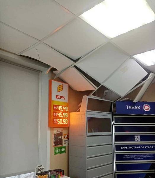 Фура влетела в заправку на трассе под Казанью Фура влетела в заправку на трассе под Казанью