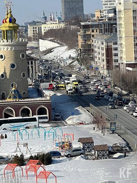 ДТП у театра кукол в Казани: столкнулись машина скорой помощи и легковушка