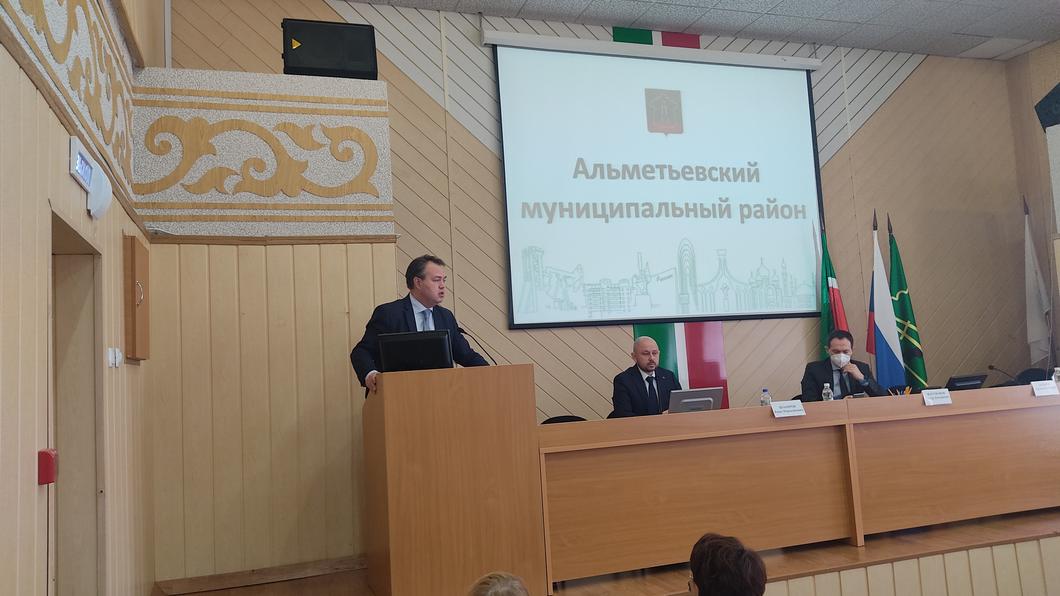 Нагуманов медработникам Альметьевска: Качество именно обслуживания у нас очень часто страдает Нагуманов медработникам Альметьевска: Качество именно обслуживания у нас очень часто страдает