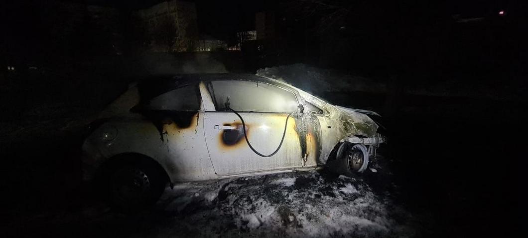 В Нижнекамске неизвестный поджег «Опель»