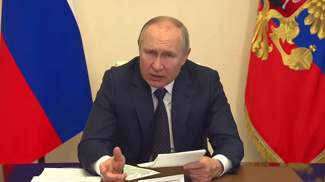 Путин призвал крупные банки начинать свою деятельность в Крыму, не боясь санкций