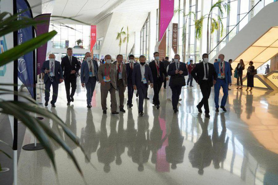 Минниханов посетил стенд Татарстана на инвестиционном форуме в ОАЭ