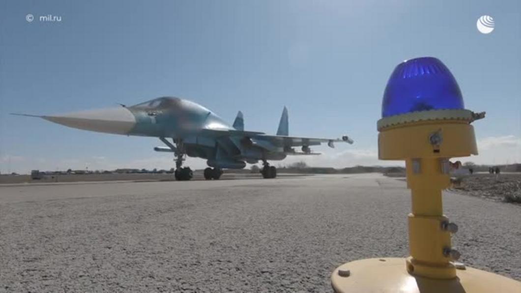 Минобороны России показало кадры уничтожения бомбардировщиками СУ-34 складов ВСУ