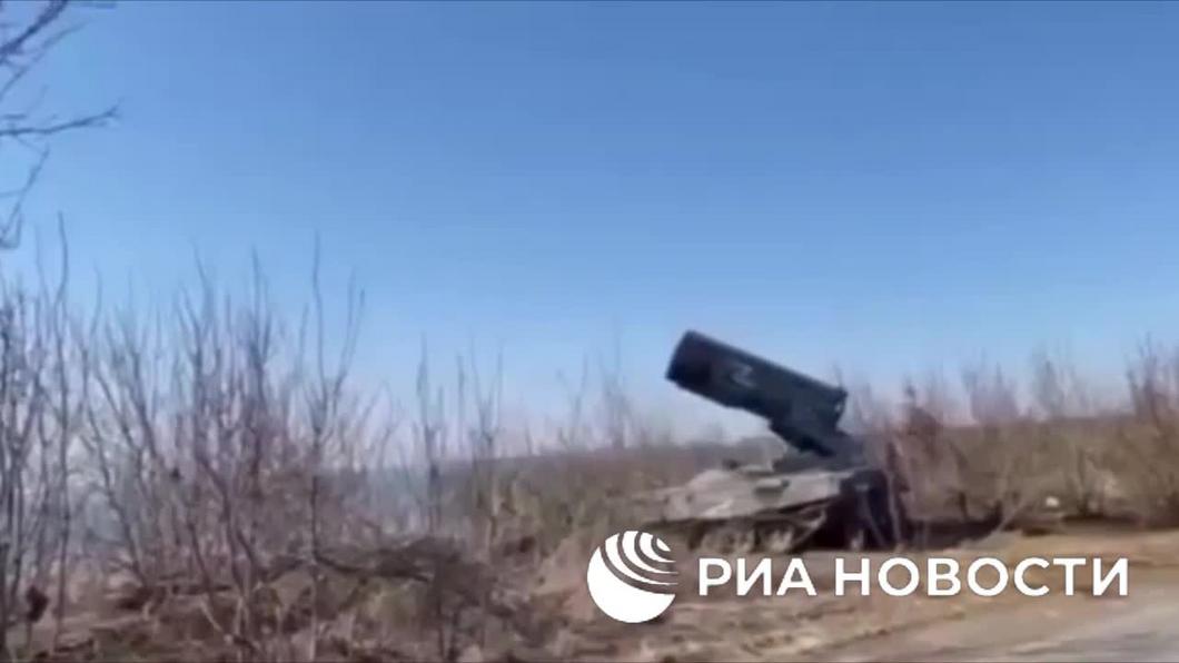 Опубликовано видео боевого применения российской огнеметной системы «Солнцепек» в Донбассе