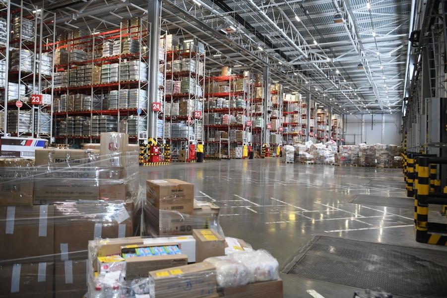 Минниханов проверил наличие товаров на складах распределительного центра X5 Retail Group Минниханов проверил наличие товаров на складах распределительного центра X5 Retail Group