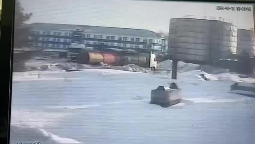 В Пензе на заводе погибли рабочие после взрыва емкости с битумом