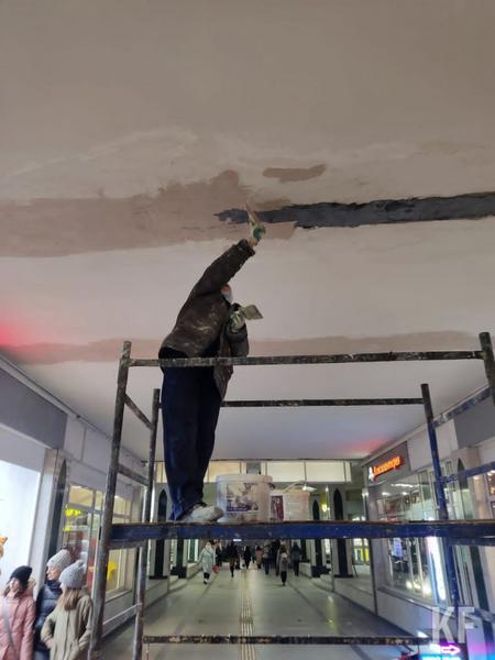 В вестибюле станции метро «Площадь Тукая» делают косметический ремонт