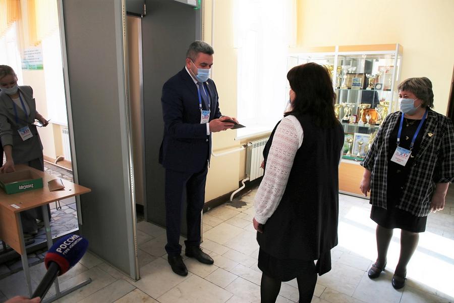 «ЕГЭ по математике - это несложно»: как родители татарстанских школьников сдавали выпускной экзамен «ЕГЭ по математике - это несложно»: как родители татарстанских школьников сдавали выпускной экзамен